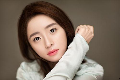 娱乐圈吃瓜喜剧女星是谁,揭秘“吃瓜喜剧女星”背后的故事